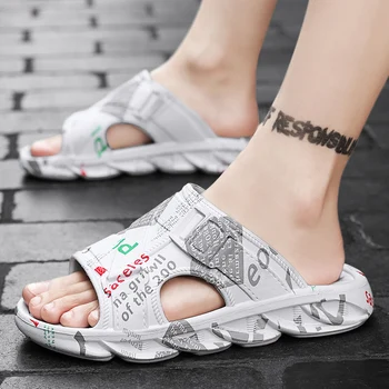  Мужские тапочки 2023 Summer Casual Platform Home Нескользящие слайды для ванной комнаты Обувь для мужчин Мода с открытым носком Легкая обувь EVA