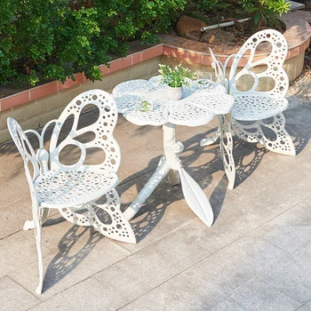 Скандинавский набор садовой мебели Балконные столы и стулья Набор из трех частей Уличная мебель Креативный стол-бабочка Наборы стульев Z